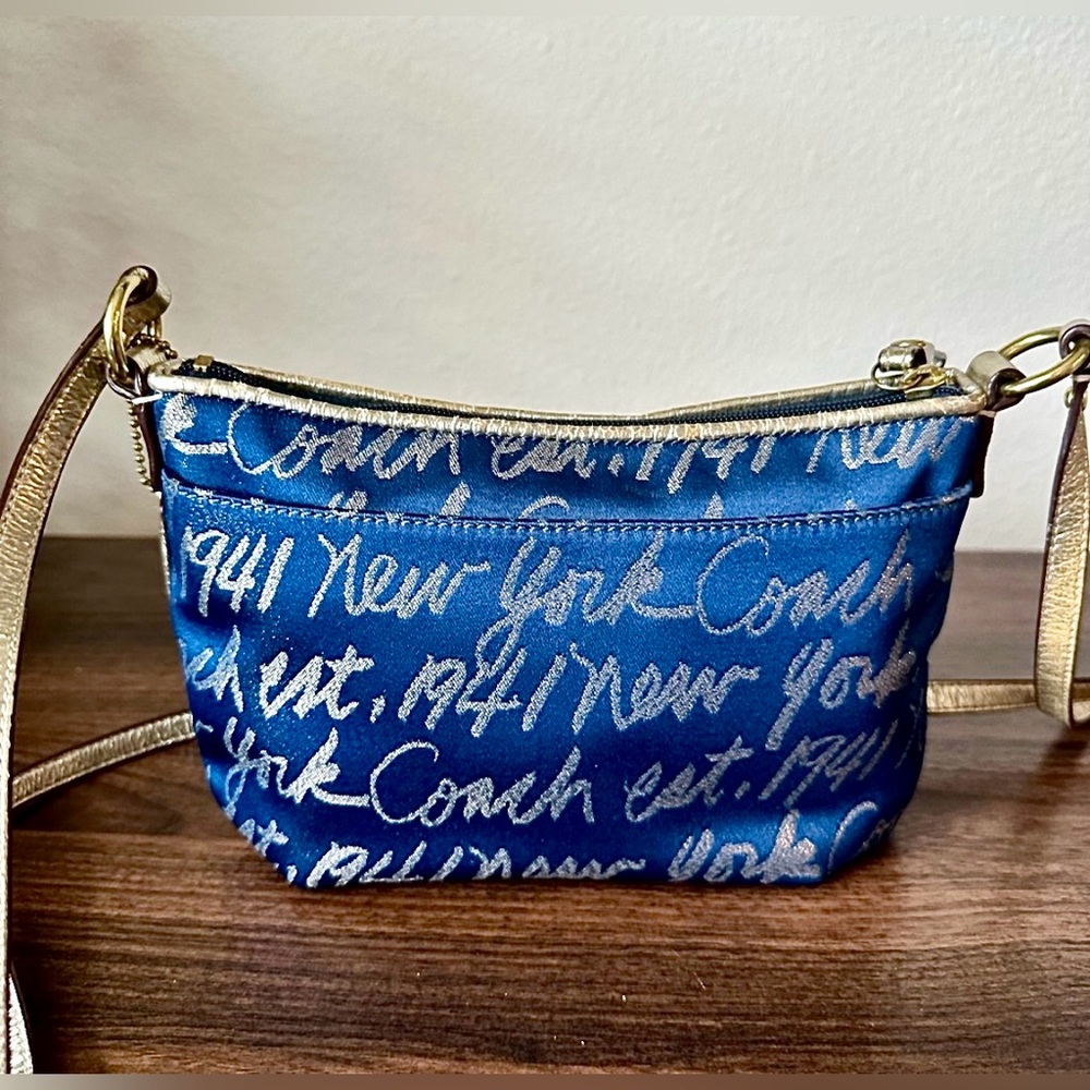 ⭐️💲SOLD💲⭐️ Y2K Coach Crossbody 3D HEART New York Signature Script - Picture 13 of 16